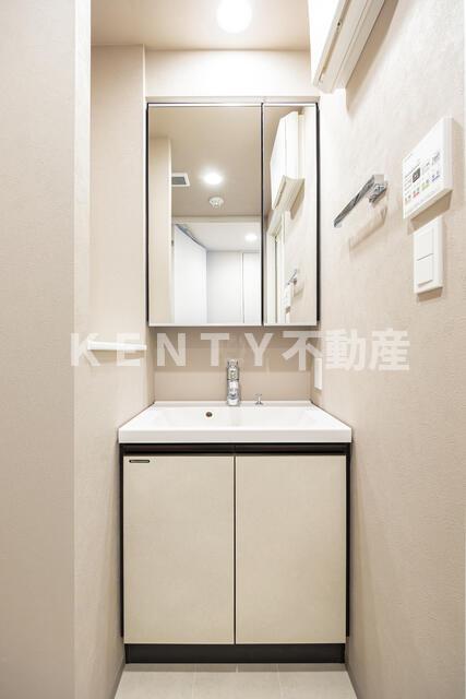 洗面設備　コンパクトで使いやすい洗面所