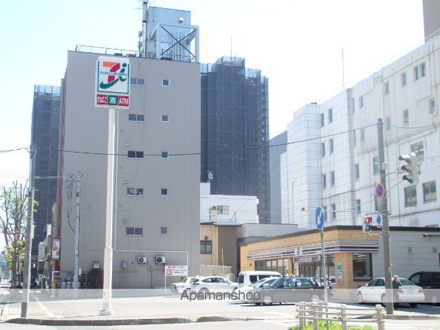 コンビニ　セブンイレブン（コンビニ）まで294m