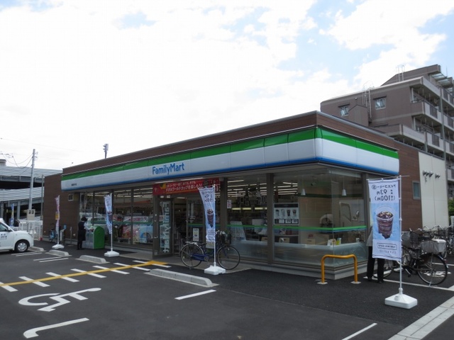コンビニ　ファミリーマート朝霞東弁財店（コンビニ）まで373m