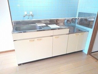 キッチン　コンパクトなキッチンで掃除もラクラク