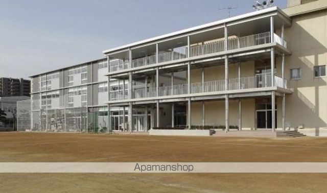 小学校　岡山市立西小学校（小学校）まで591m