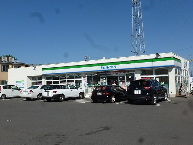 コンビニ　ファミリーマート 長野大豆島店（コンビニ）まで612m
