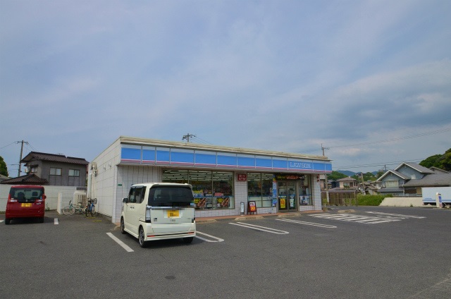 コンビニ　ローソン中間大辻町店（コンビニ）まで850m