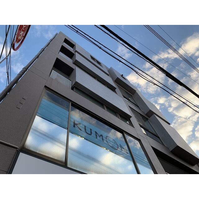 建物外観　鉄筋コンクリート造のがっちりとした建物。