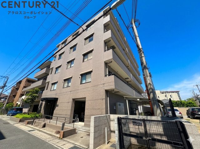 建物外観　エレベーター付きで重たい荷物も楽々♪