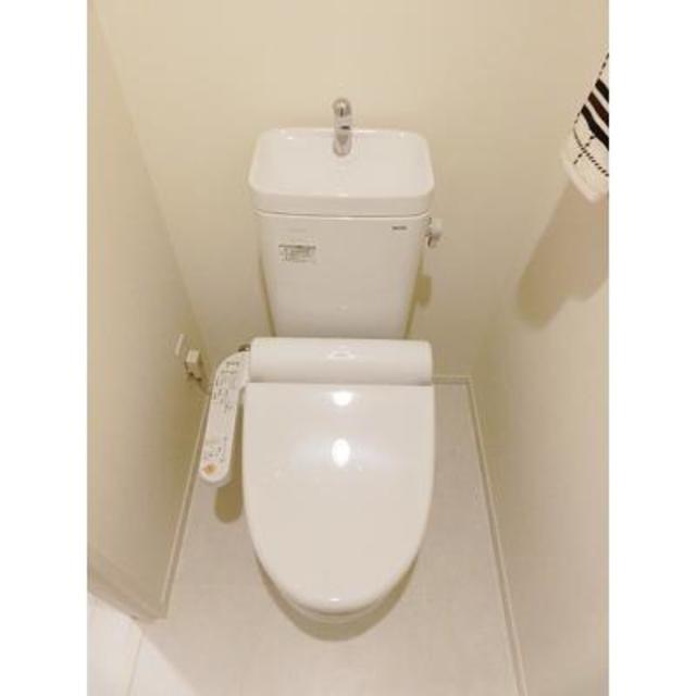 トイレ　※写真は同タイプ住戸です。