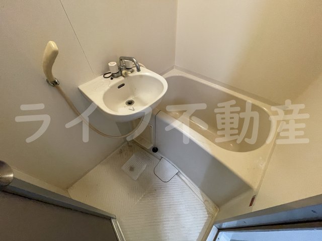 バス・シャワールーム　落ち着いた空間のお風呂です