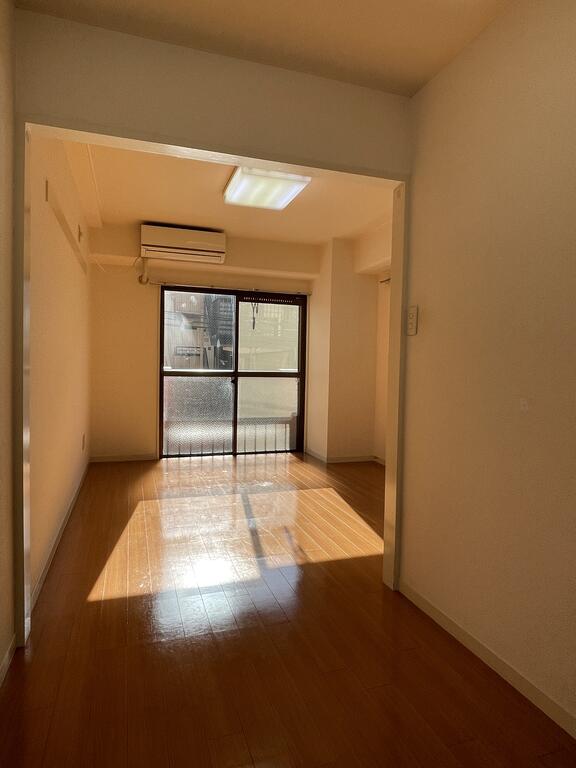 居室・リビング　※室内写真は別部屋です。