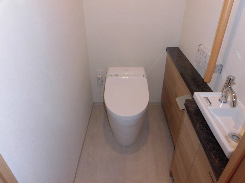 地下鉄烏丸線 丸太町駅 徒歩9分 5階建 築10年のトイレ写真