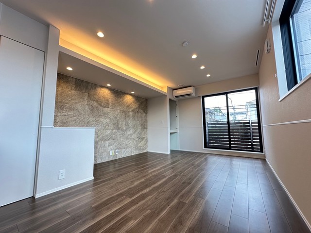 3LDK Apartment in Suginami, Tokyo — photo 3 of 3
