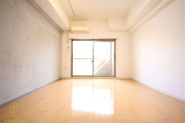 SERENiTE天六西の居間写真