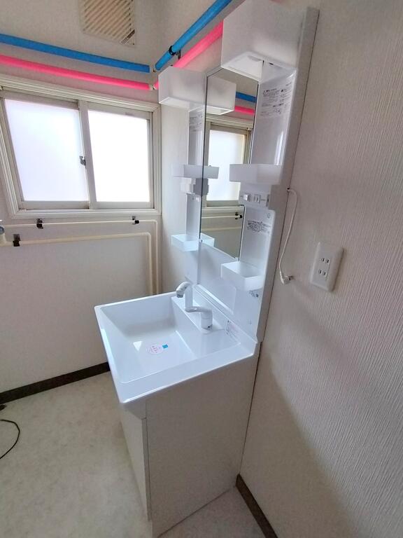 洗面設備　朝の身支度に便利な洗面台です♪