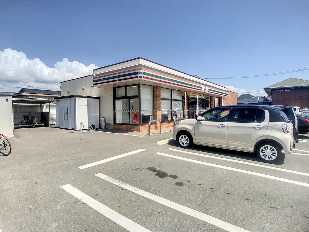 コンビニ　セブンイレブン山口平川店（コンビニ）まで940m