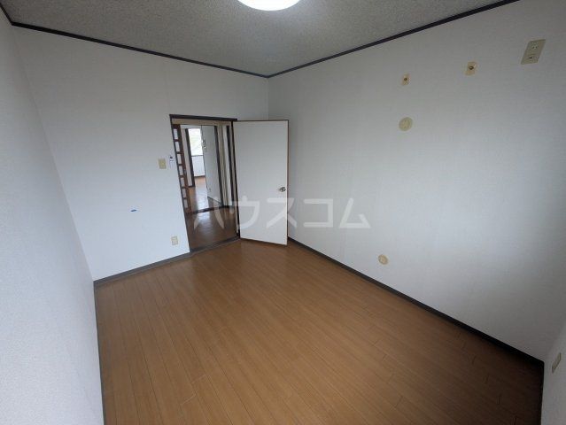 ガーデン上地の内装写真