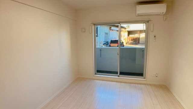 居室・リビング　別部屋同間取りのお写真となります。参考にご覧くださいませ。