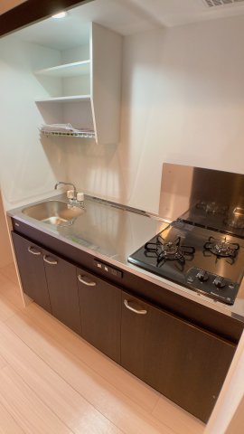 キッチン　別部屋同間取りのお写真となります。参考にご覧くださいませ。