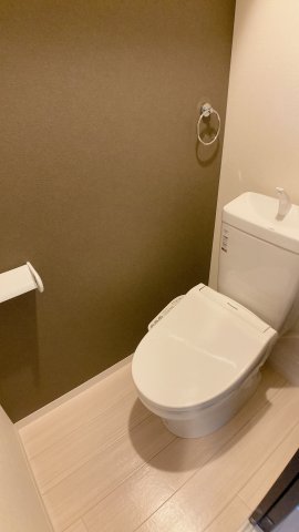 トイレ　別部屋同間取りのお写真となります。参考にご覧くださいませ。