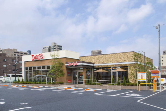 飲食店　デニーズ篠崎店（飲食店）まで900m