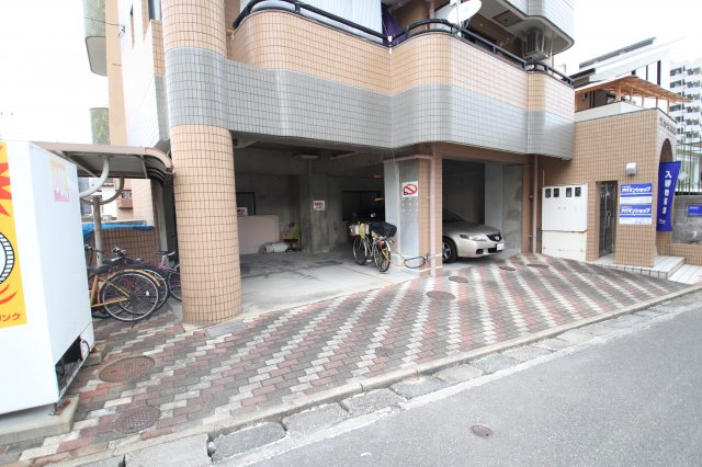 駐車場　駐車場に車を止められます