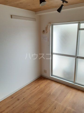 フローラ8の居間写真