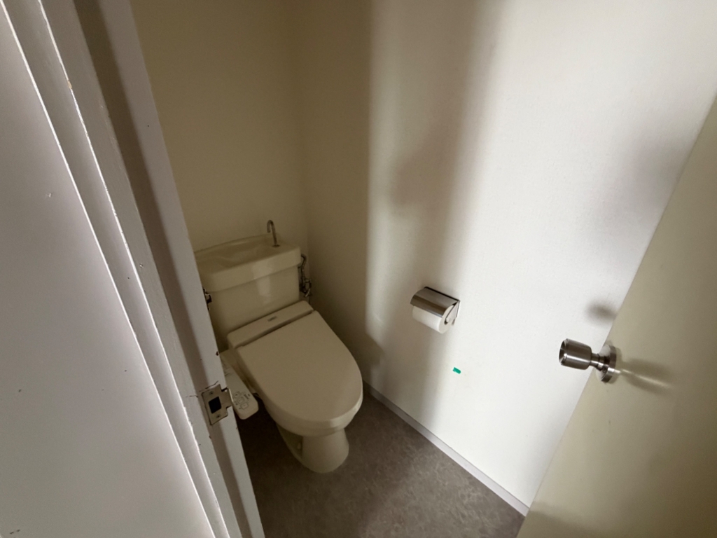 阪神本線 打出駅 徒歩8分 3階建 築41年のトイレ写真