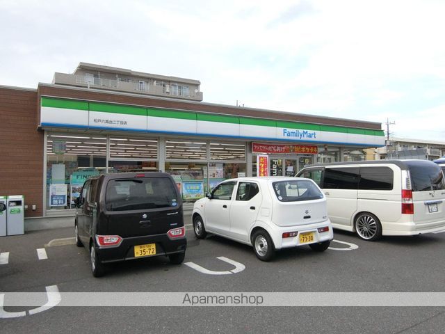 コンビニ　ファミリーマート（コンビニ）まで3517m