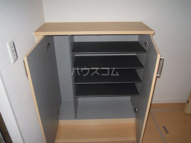 若宮ハイツ坂下の玄関写真