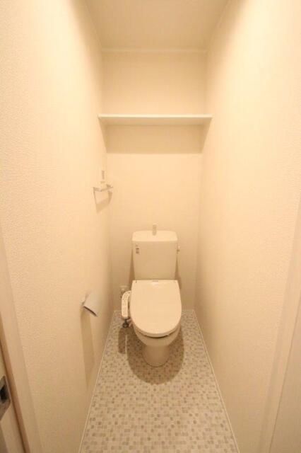 東武東上線 中板橋駅 徒歩5分 3階建 築10年のトイレ写真