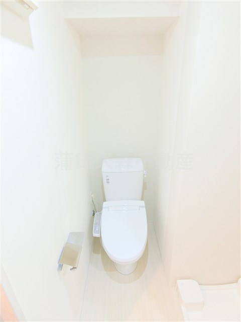 トイレ　温水洗浄便座付きのトイレ