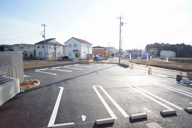 駐車場　駐車場があるので、車を買う予定の方も安心です