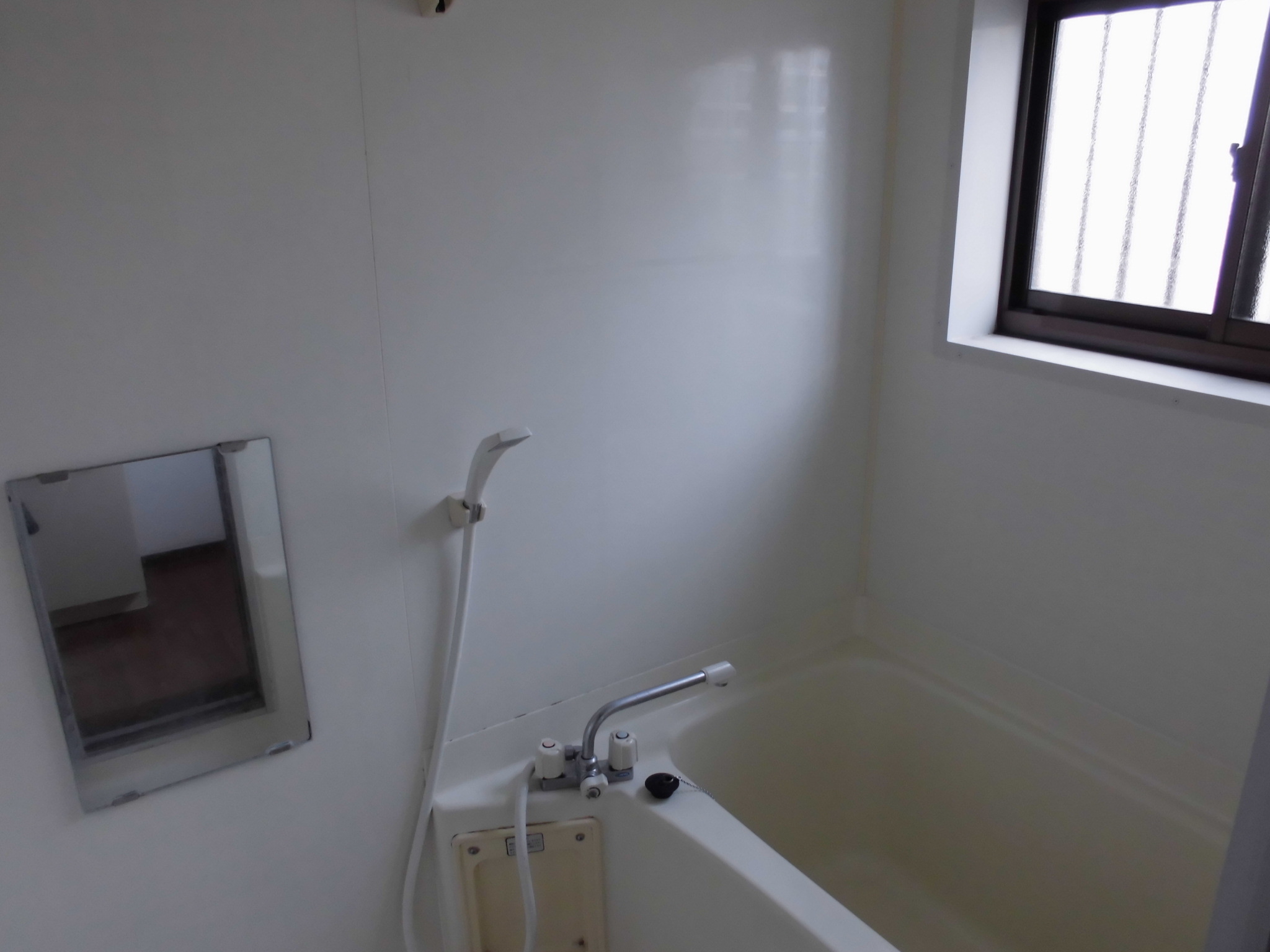 バス・シャワールーム　窓あり