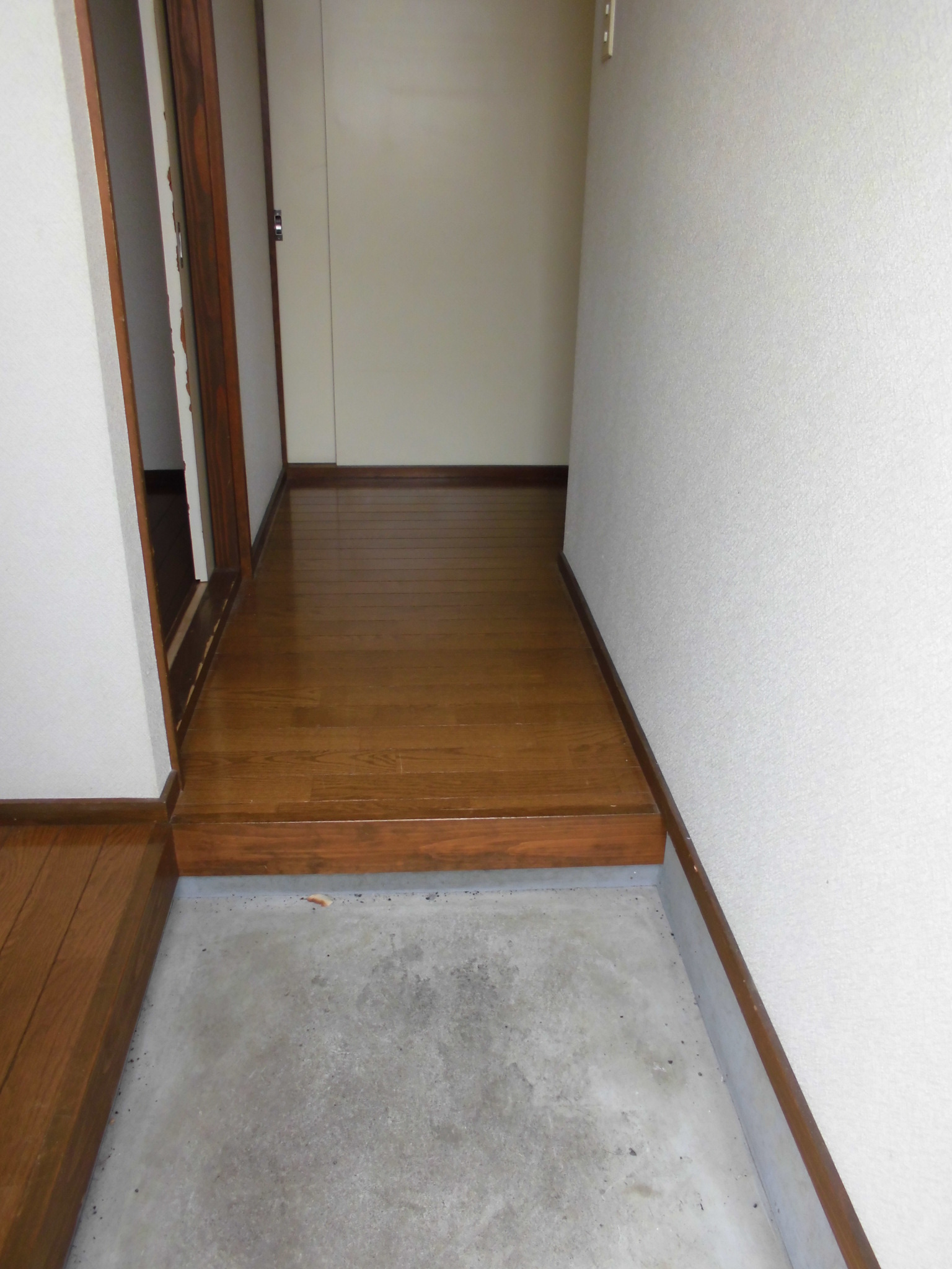 玄関　下駄箱なし