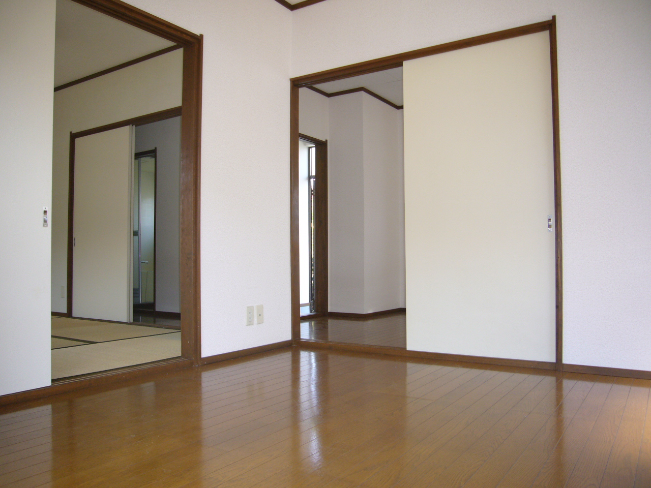 その他部屋・スペース　洋室６畳、エアコンつき