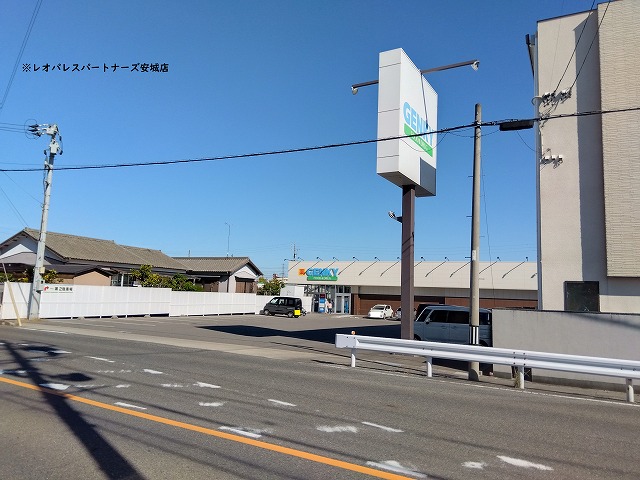 ドラックストア　ゲンキー沢渡店（ドラッグストア）まで528m