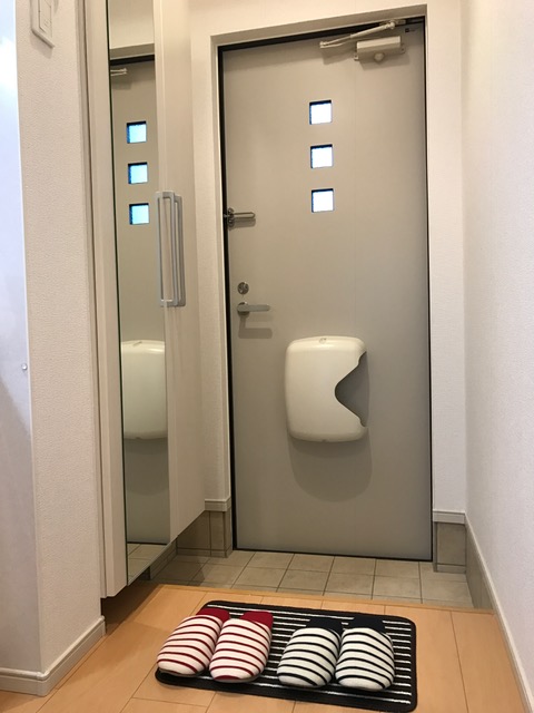 新潟市中央区 3階建 築13年の玄関写真