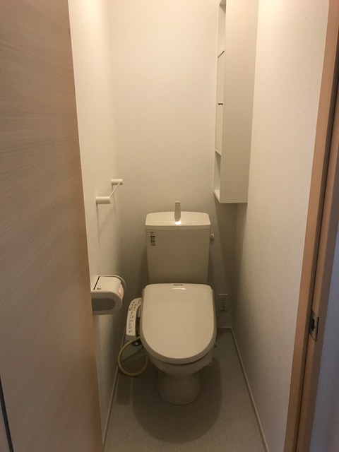 新潟市中央区 3階建 築13年のトイレ写真