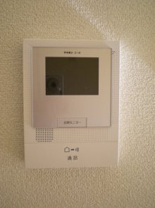 セキュリティ　チャイムがなってもドアは開けないよ。モニターでチェック