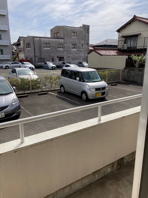 【名古屋市中川区小碓通のマンションの駐車場】