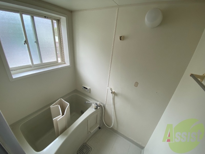 バス・シャワールーム　浴室は狭すぎず、シャワーも浴びやすそうです。