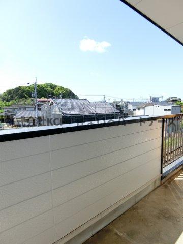 バルコニー　暖かな日差しのふりそそぐバルコニー