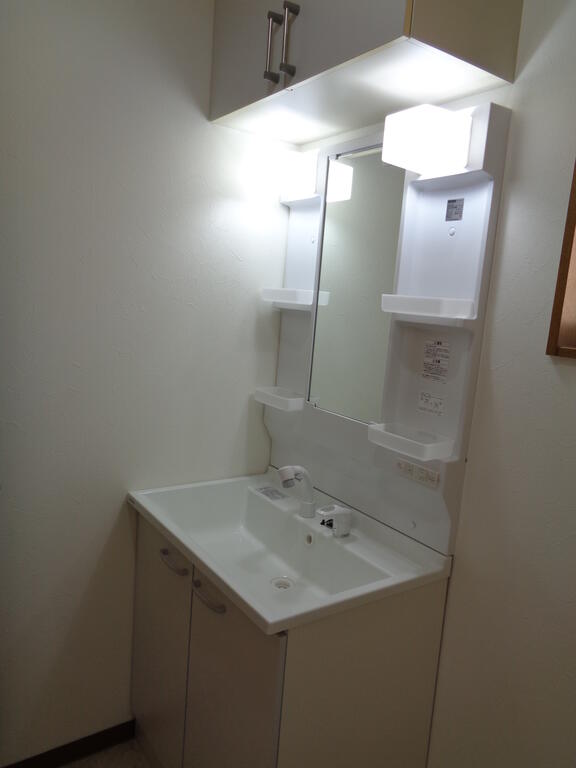 洗面設備　シャワードレッサー