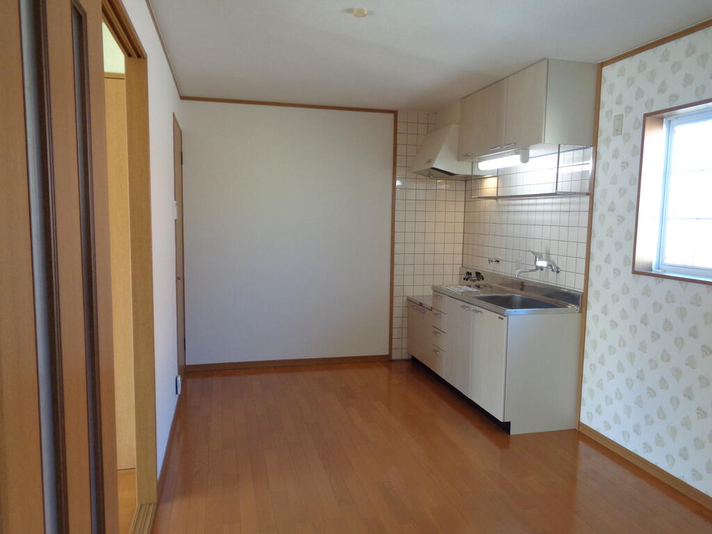 その他部屋・スペース　洋室側からのダイニングキッチン