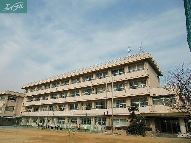 小学校　岡山市立妹尾小学校（小学校）まで561m