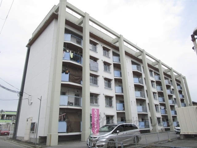 長浜市八幡東町のマンションの建物外観