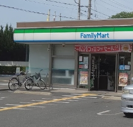 コンビニ　ファミリーマート西川口三丁目店（コンビニ）まで137m