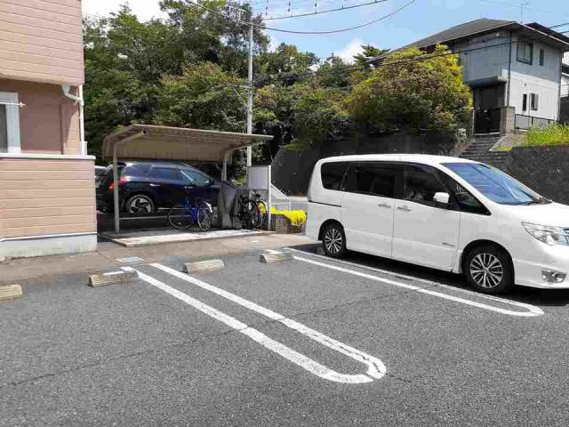 【日立市折笠町のアパートの駐車場】