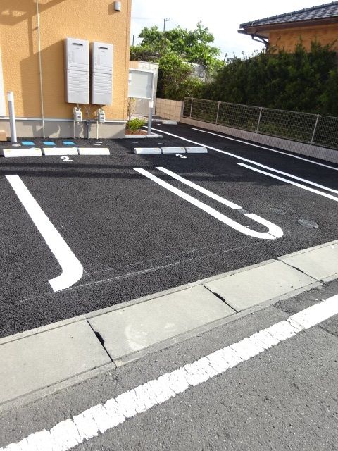 【鹿嶋市平井東のアパートの駐車場】