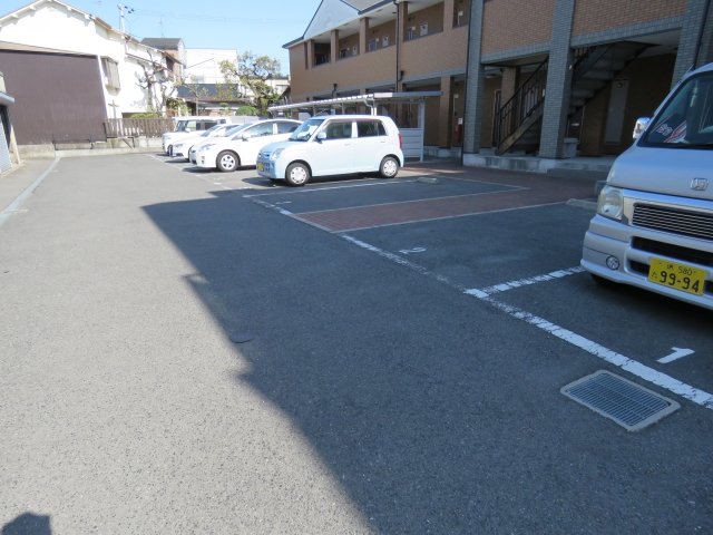 【カサ　リラの駐車場】