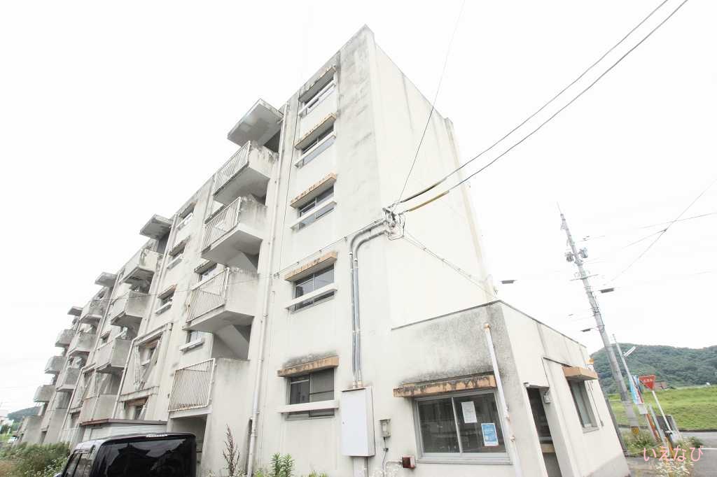 福山市神辺町大字川北のマンションの建物外観