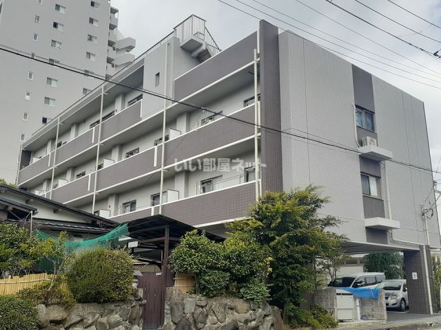 小田原市南町のマンションの建物外観